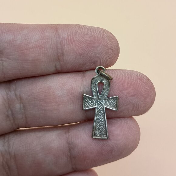 Vintage Egyptian Ankh Necklace Pendant Silver 3/4" Goth Retro - Picture 1 of 3